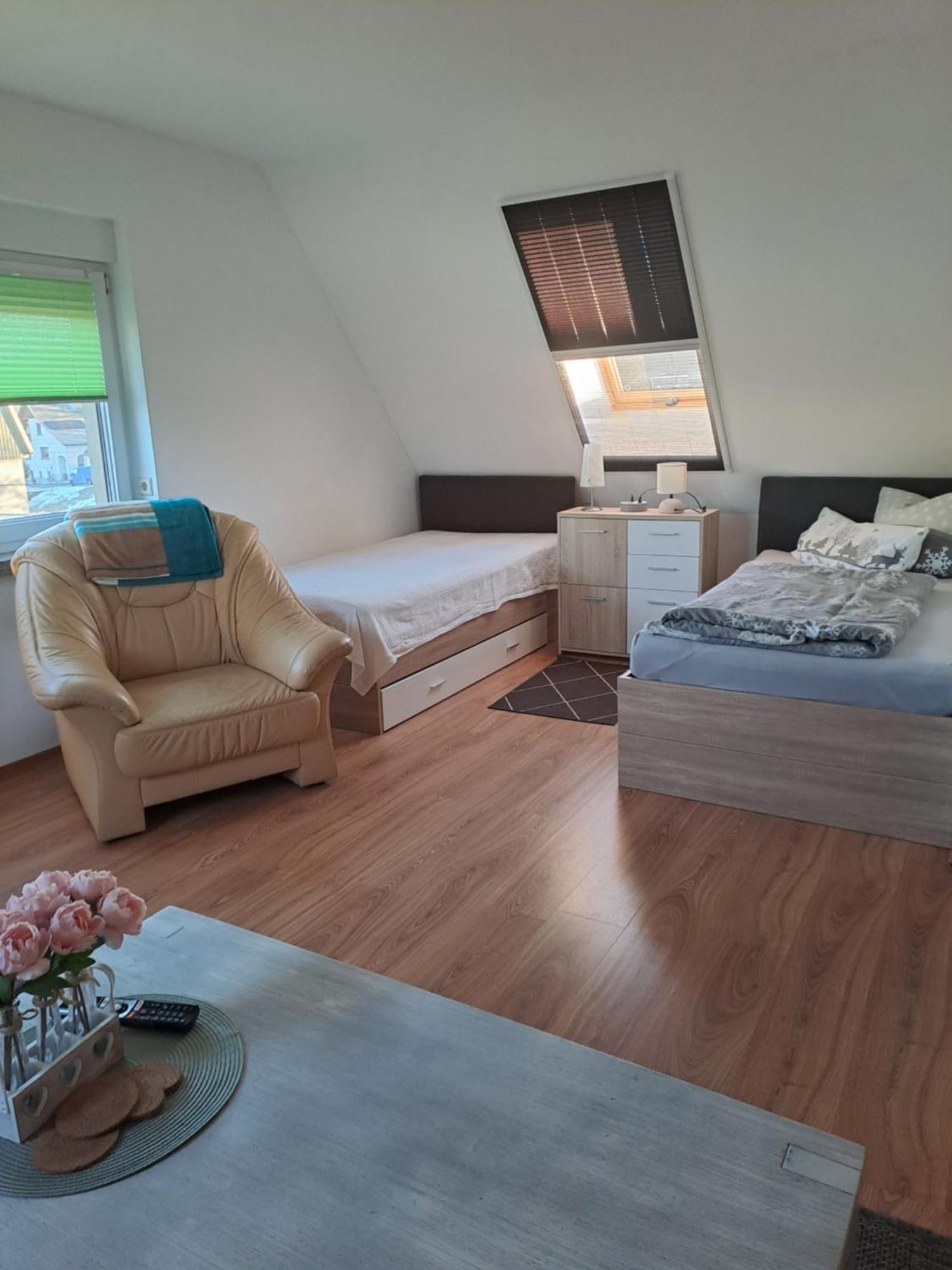 Monteur- Und Ferienwohnung In Hainichen - Obergeschoss Oder Dachgeschoss - Familie Weber Bockendorf Exterior foto